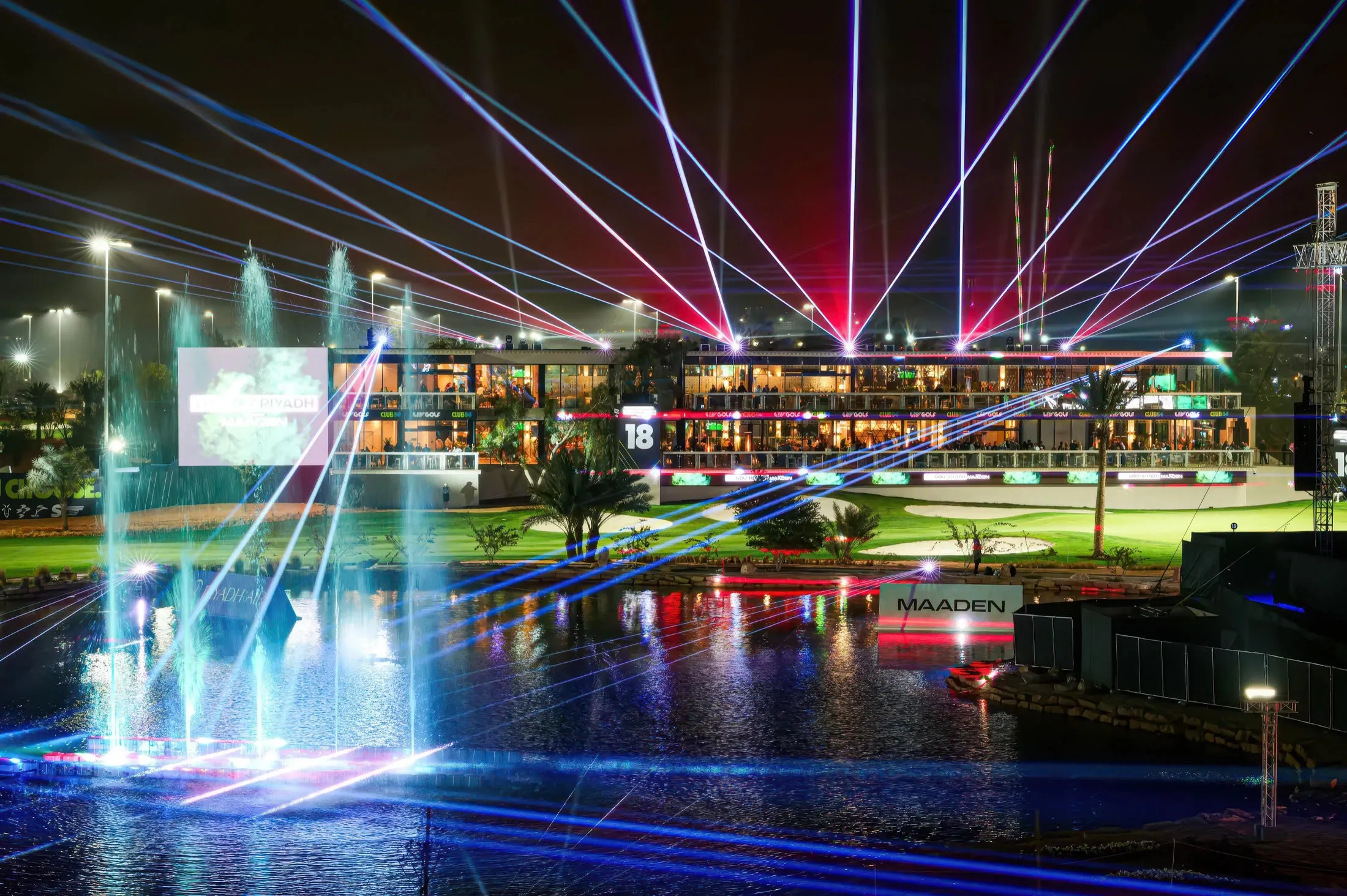 Aquatronic fountain and lighting show