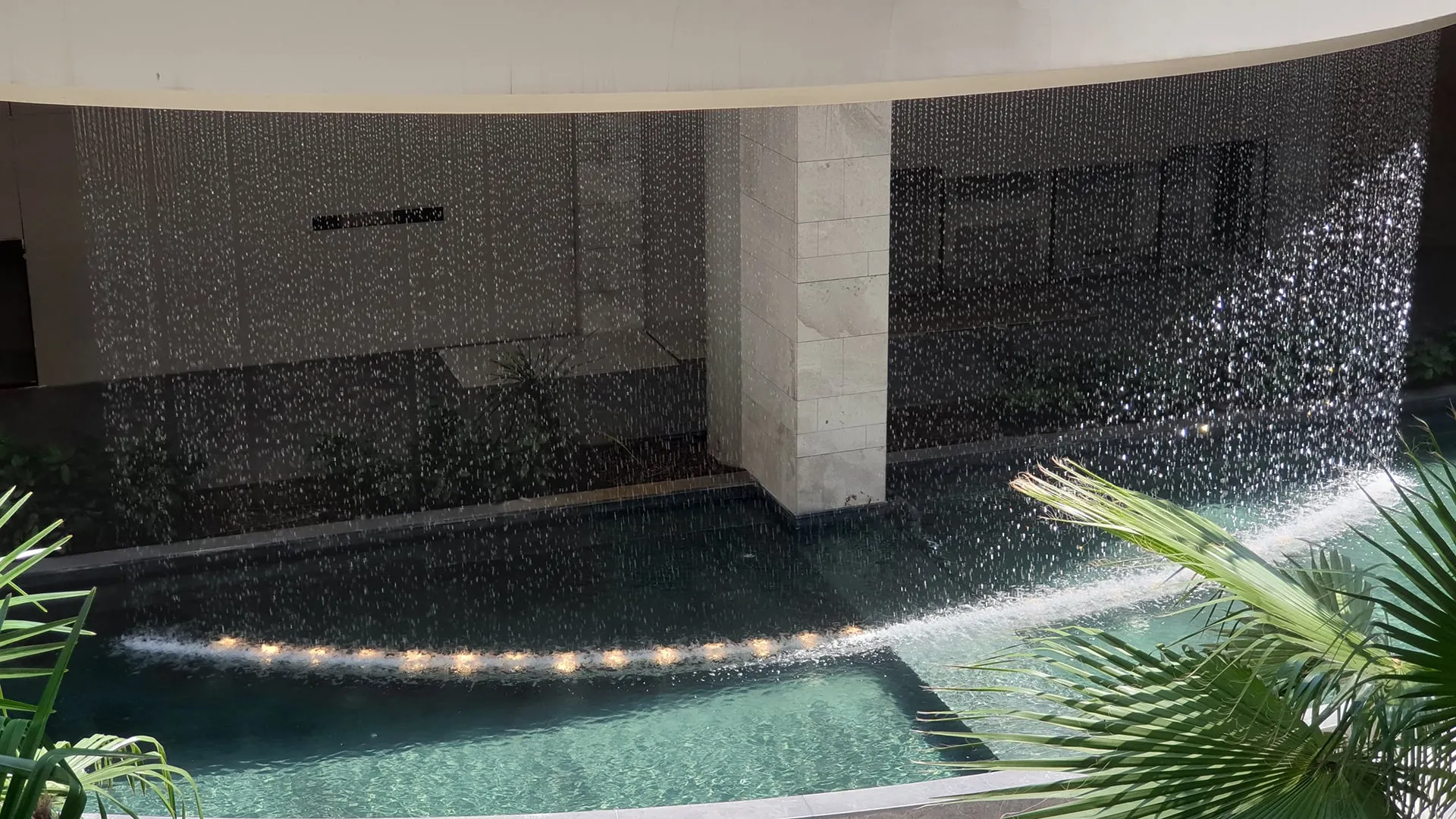 CLASSIC WATER CURTAIN