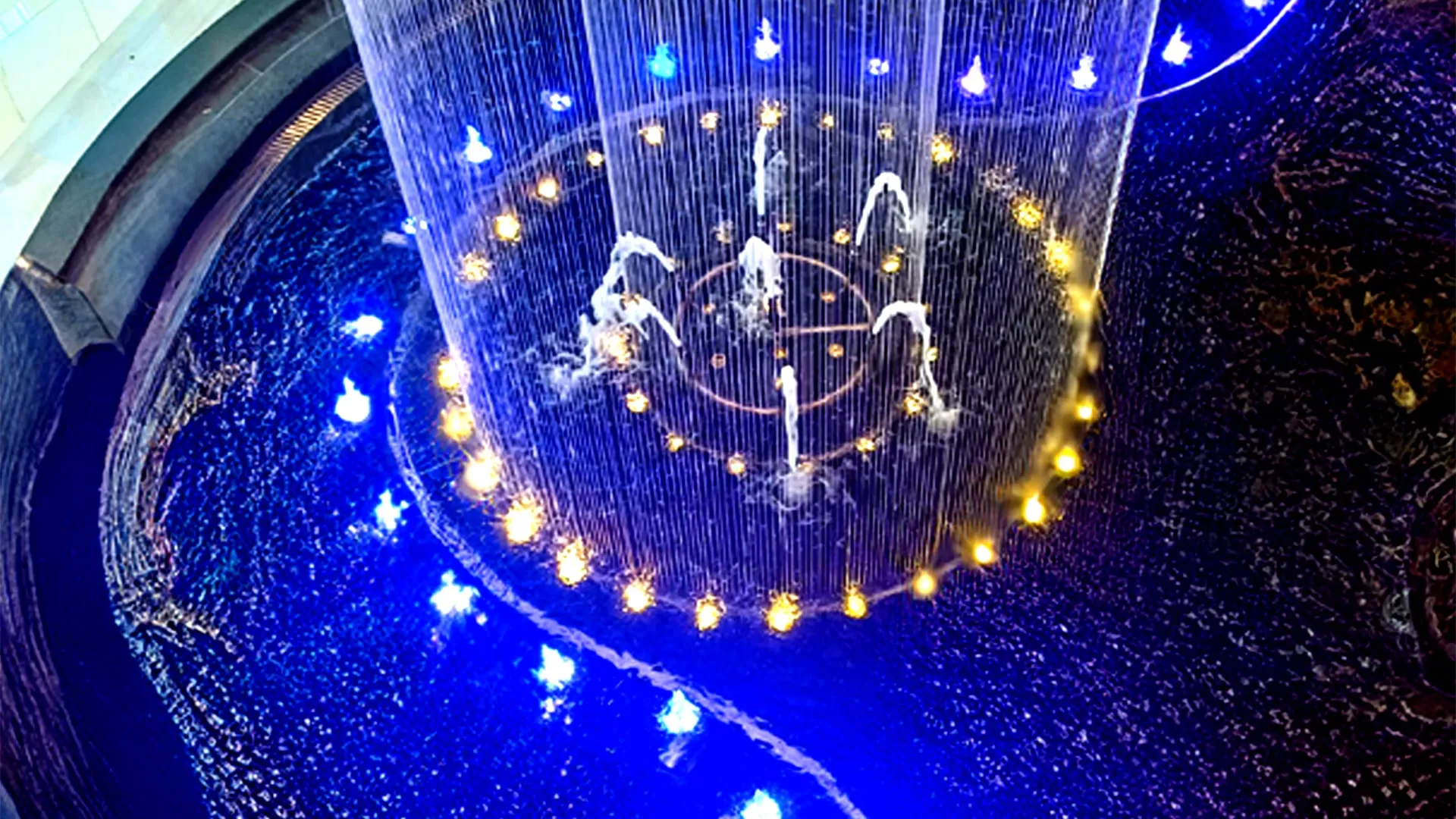 LACE WATER CURTAIN
